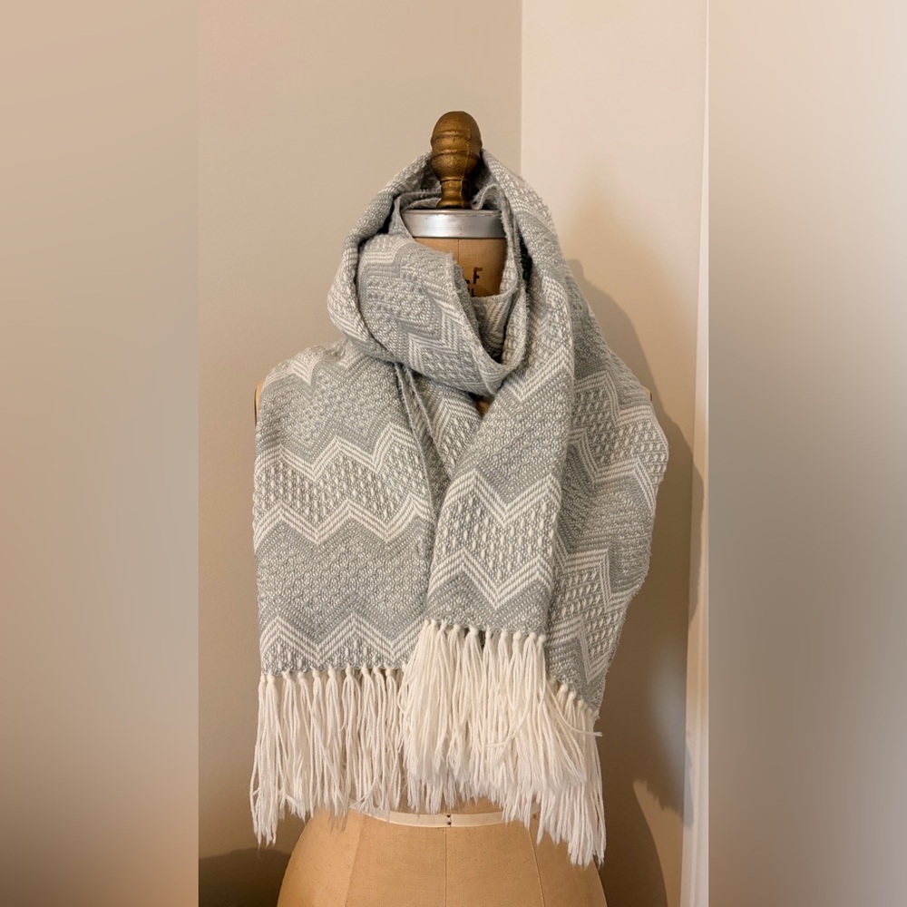 Figueroa Alpaca Peruvian Scarf beautiful Gray Chevron Fringe Scarf